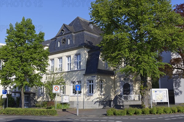 Registrar's office and old town hall