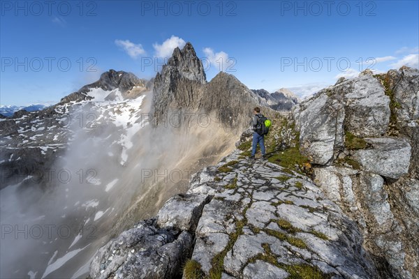 Hiker at the summit of the Westliche Toerlspitze