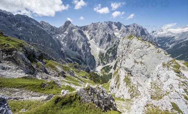 View of summit ridge with Oberreintalschrofe