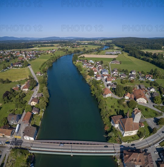 View of the village with castle and Aare bridge