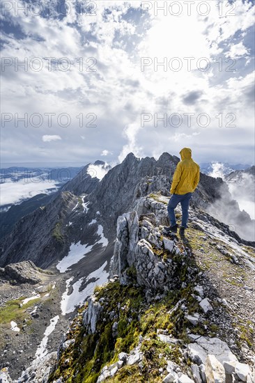 Hiker at the summit of the Westliche Toerlspitze