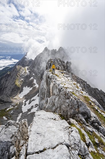 Hiker at the summit of the Westliche Toerlspitze