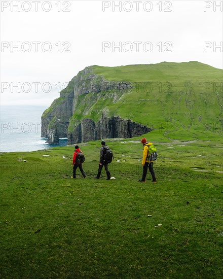 3 Hikers go to Asmundarstakkur cliff