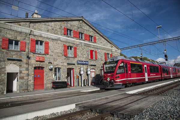Ospizio Bernina station