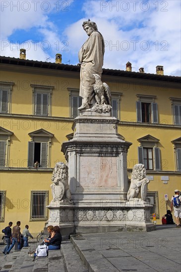 Dante Alighieri Statue