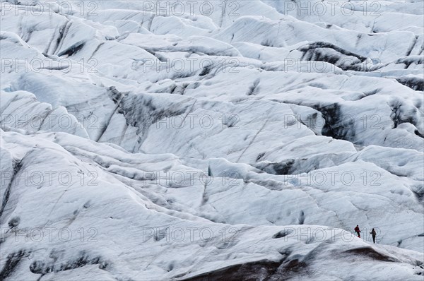 Glacier hikers on the Svinafell glacier