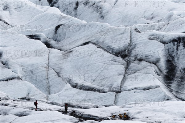 Glacier hikers on the Svinafell glacier