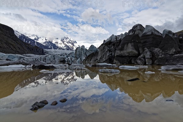 Escarpment of Svinafell glacier