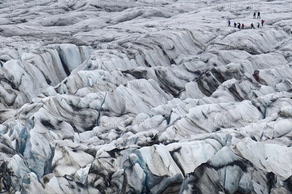 Glacier hikers on the Svinafell glacier