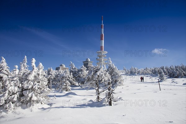 Radio tower transmission mast