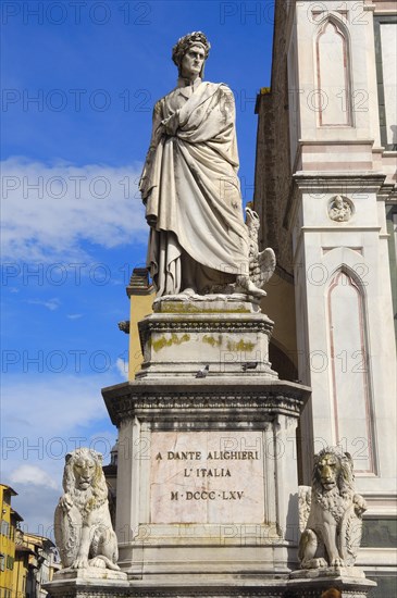 Dante Alighieri Statue