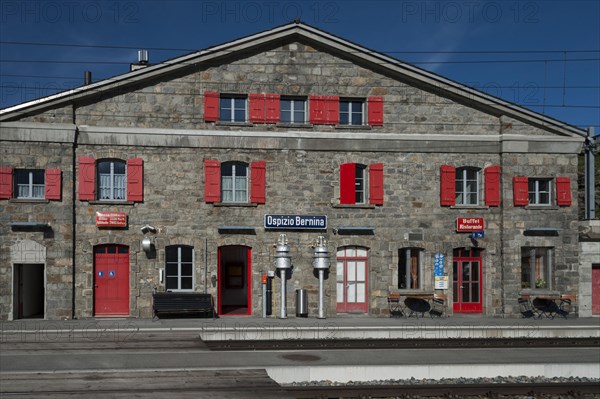 Ospizio Bernina station