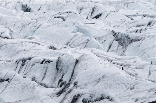 Glacier hikers on the Svinafell glacier
