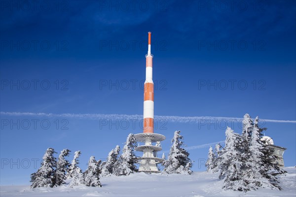 Radio tower transmission mast