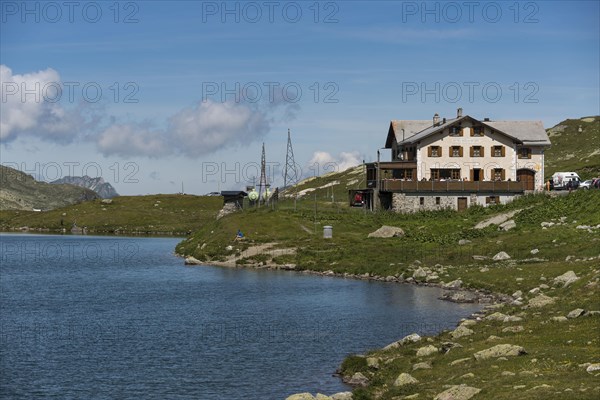 Lake and Flueela pass house