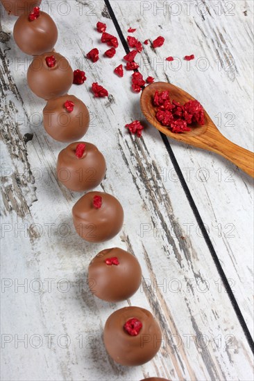 Raspberry praline