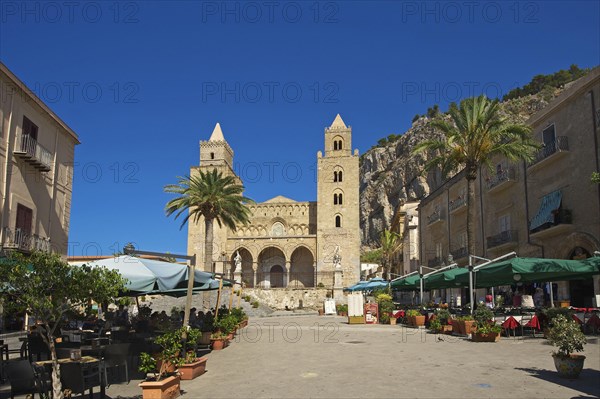 San Salvatore Cathedral with Piazza Duomo in Cefalu