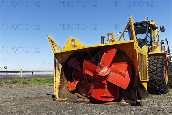 Wheel loader with snowblower and snow chains