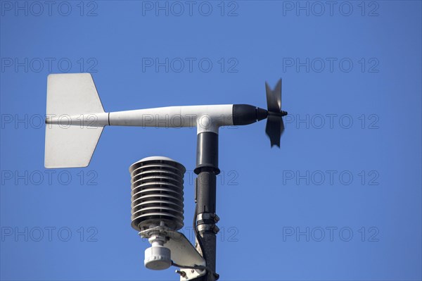 Rotary vane anemometer