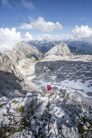 Hiker on the via ferrata to the Patenkirchner Dreitorspitze