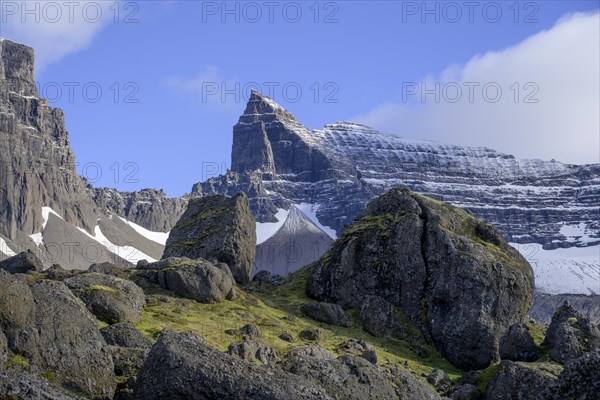 Mount Tindfell and rockfall area Stoeruo