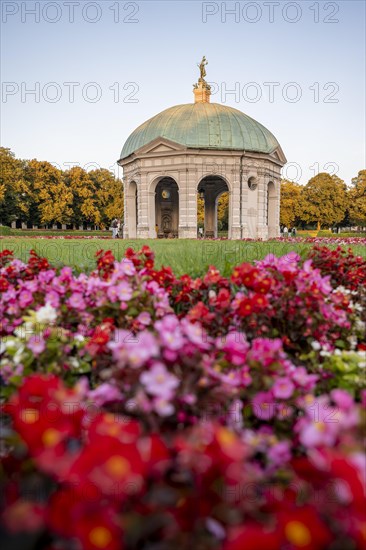 Blooming red flowers in the Hofgarten with the Diana Temple