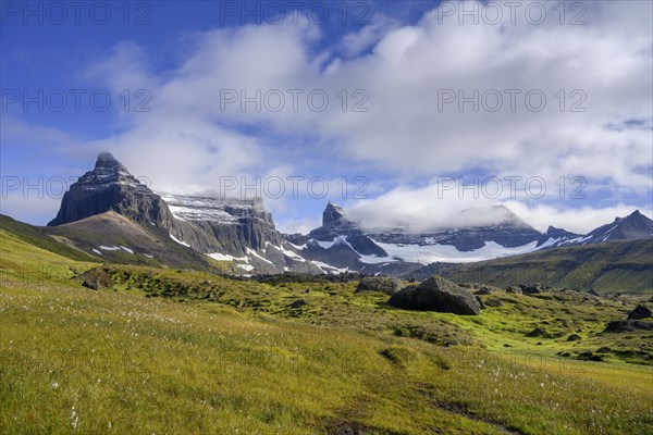 Mountains Sula Stoepull and Tindfell