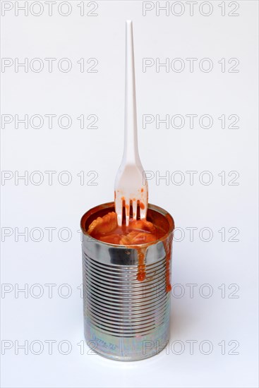 Ravioli in tin and plastic fork