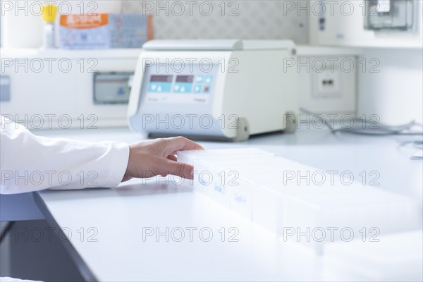 Sample preparation with laboratory equipment in a laboratory for control testing