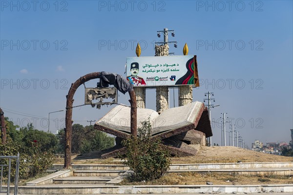Quoran at a street crossing