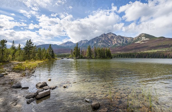 Lake Pyramid Lake with Pyramid Island