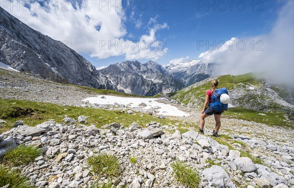 Hiker on the trail to the Meilerhuette