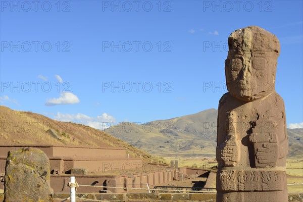 Fraile monolith or monk monolith of the pre-Inca period in the ruins of Tiwanaku