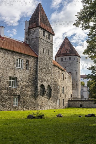 City wall with towers Kuldjala torn 'Golden Foot' and Nunnadetagune