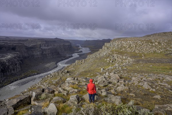 Person in red anorak looking towards the canyon of Joekulsa A Fjoellum