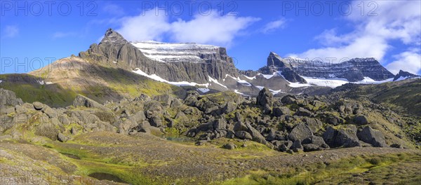 Mountains Sula Stoepull and Tindfell in the VG rockfall area Stoeruo