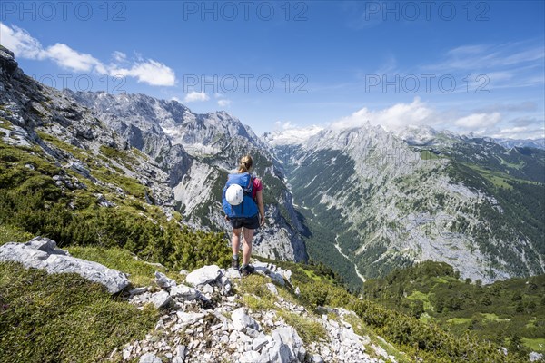 Hiker looking into the Reintal valley