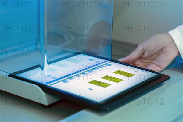 Laboratory evaluation in a laboratory for the control of hazardous substances