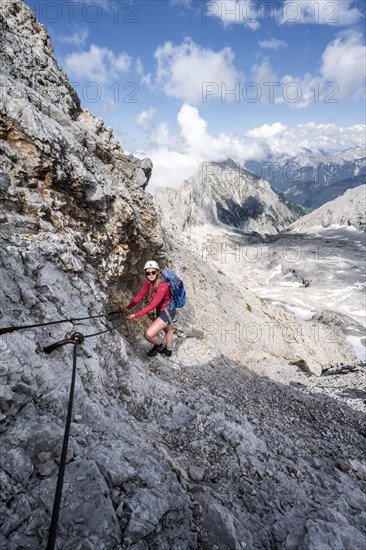 Hiker on the via ferrata to the Patenkirchner Dreitorspitze