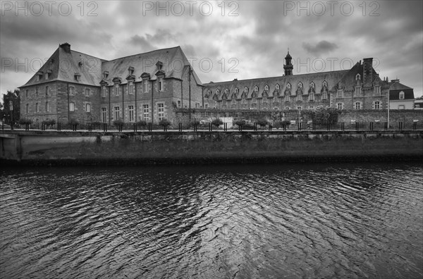 Foyer Sainte Anne on the river Leguer