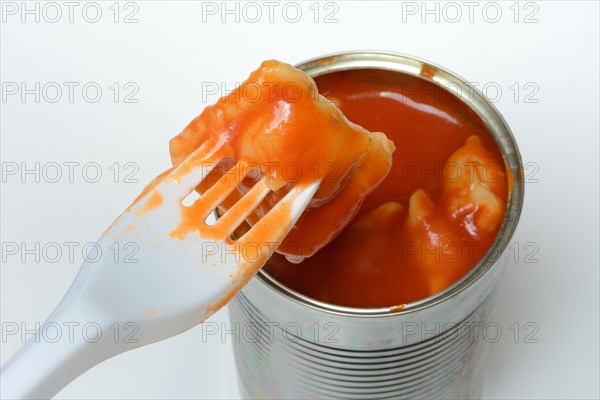 Ravioli in tin and plastic fork