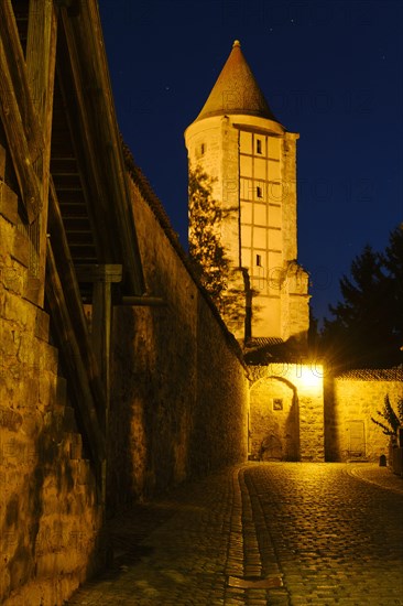 Illuminated city wall with Salwartenturm