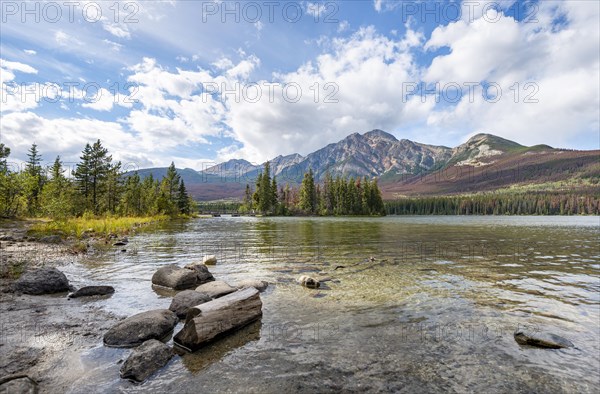 Lake Pyramid Lake with Pyramid Island
