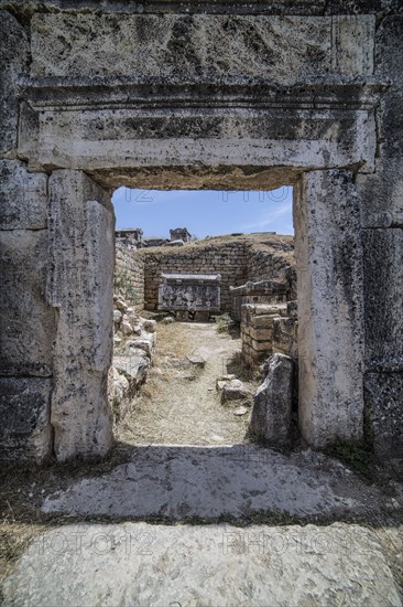 Ruins in the northern necropolis of Hierapoli