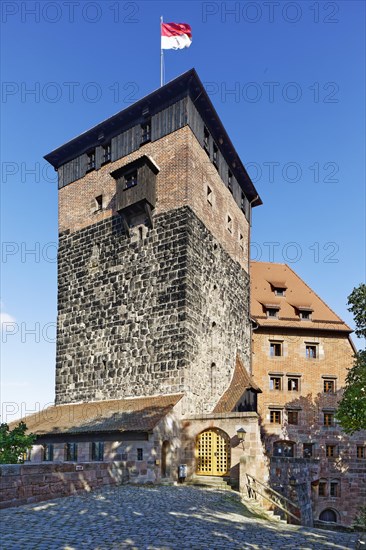 Left pentagonal tower with Franconian flag