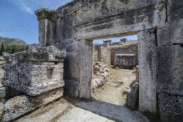 Ruins in the northern necropolis of Hierapoli