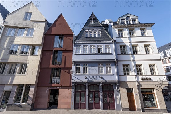 Modern and reconstructed town houses on the market Kroenungsweg