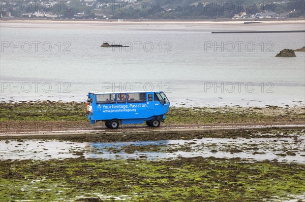 Amphibious vehicle