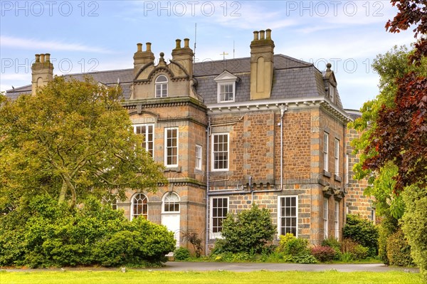 Saumarez Park