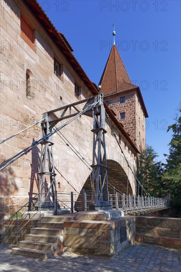 Chain footbridge